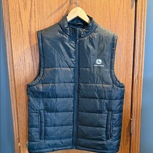 John Deere Men's black Quilted Vest, size large, never worn.
